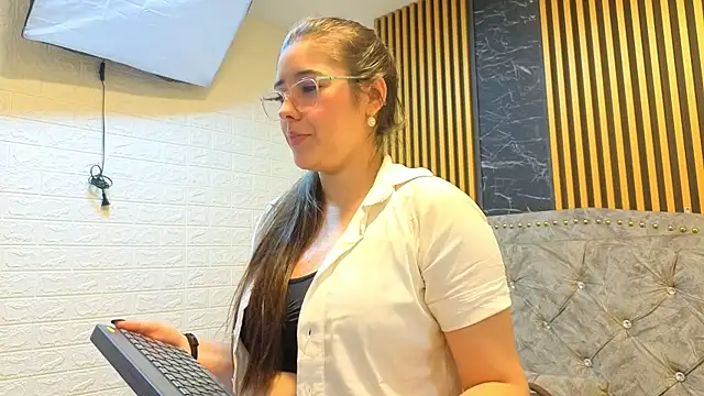 ElisVega online show from March 2026 02:04:02 AM