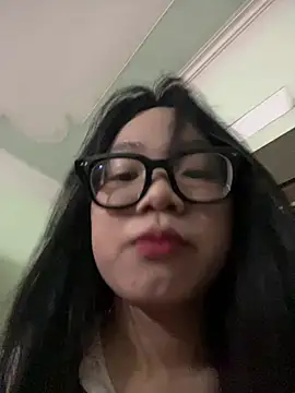 Snapshot of Leeeeiu chatting on May 2026 03:20:02 PM Leeeeiu online show from May 2026 03:20:02 PM