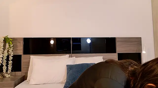 AleciaNoah online show from March 2026 07:10:01 PM