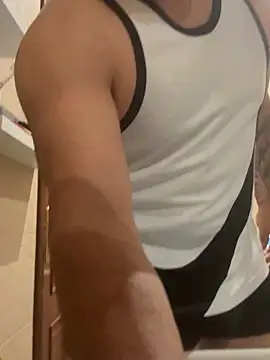 Snapshot of alexandeerr1986 chatting on April 2026 06:02:01 PM alexandeerr1986 online show from April 2026 06:02:01 PM