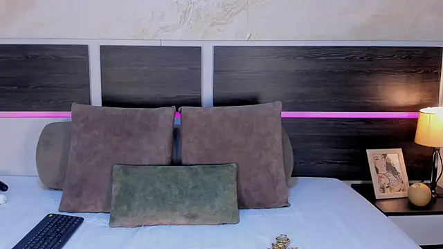 Natalia Cruzz online show from April 2026 07:43:01 PM