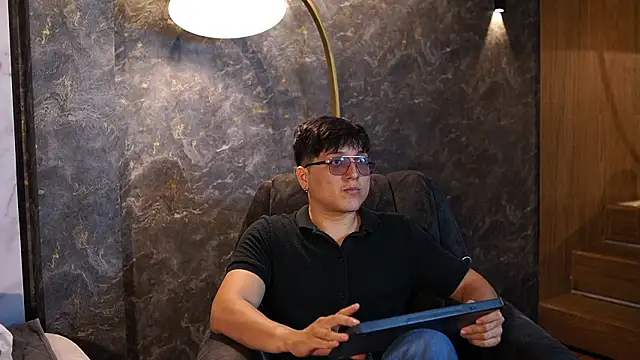 Mia and Belmonth online show from March 2026 07:25:01 PM