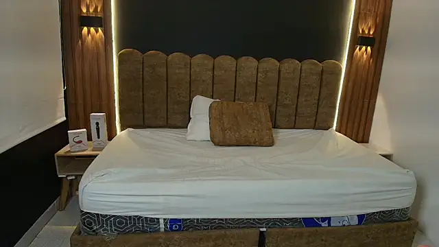 AmbarLee  online show from April 2026 12:13:01 PM