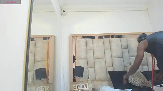 Titan Moreno  online show from April 2026 12:30:01 PM