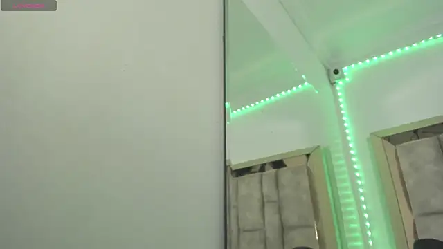 Snapshot of Titan_Moreno_ chatting on April 2026 12:04:01 PM Titan Moreno online show from April 2026 12:04:01 PM
