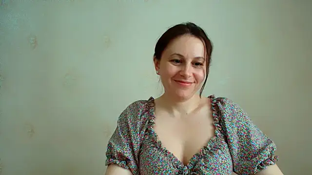 Inessa beauty online show from May 2026 12:01:02 PM