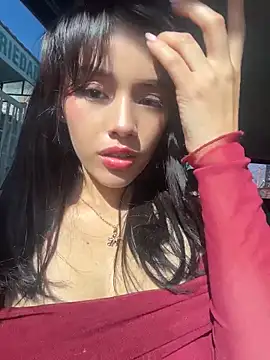 Mia-villalobos online show from May 2026 01:18:02 PM