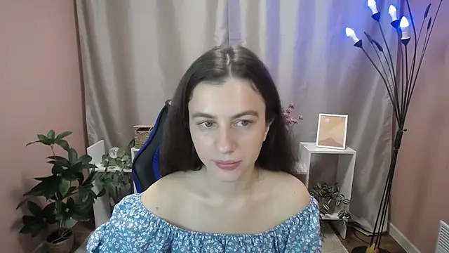 Snapshot of MistyBree chatting on June 2026 08:13:01 AM MistyBree online show from June 2026 08:13:01 AM