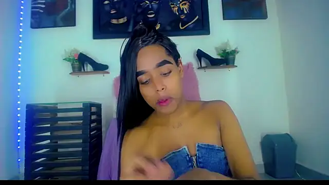 Snapshot of Nashla_D_- chatting on March 2026 05:45:02 AM Nashla D - online show from March 2026 05:45:02 AM