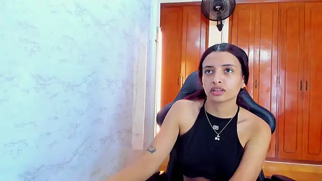 Snapshot of lizzie_skinny chatting on May 2026 07:00:02 PM lizzie skinny online show from May 2026 07:00:02 PM