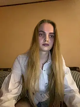 LunaVey online show from March 2026 05:02:01 PM