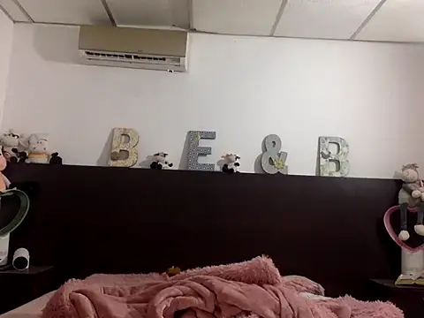 Snapshot of mommy-Milf chatting on March 2026 02:43:01 PM mommy-Milf online show from March 2026 02:43:01 PM