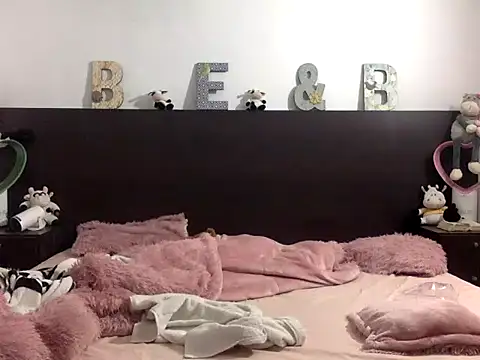 Snapshot of mommy-Milf chatting on March 2026 02:05:02 AM mommy-Milf online show from March 2026 02:05:02 AM