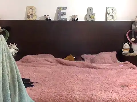 Snapshot of mommy-Milf chatting on March 2026 01:44:01 AM mommy-Milf online show from March 2026 01:44:01 AM