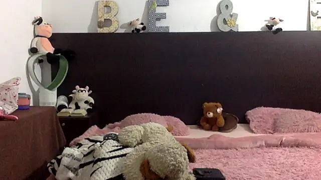 Snapshot of mommy-Milf chatting on April 2026 01:44:02 AM mommy-Milf online show from April 2026 01:44:02 AM