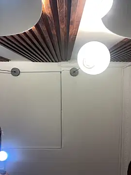 Emi rousse online show from April 2026 01:05:02 PM