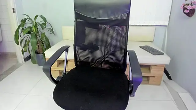 Nahomy Collins  online show from March 2026 08:02:02 PM