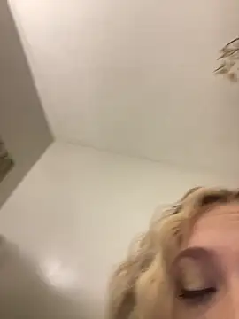 Snapshot of imkhloe chatting on March 2026 02:06:02 AM imkhloe online show from March 2026 02:06:02 AM