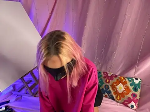 Snapshot of LunVision chatting on March 2026 03:38:02 PM LunVision online show from March 2026 03:38:02 PM