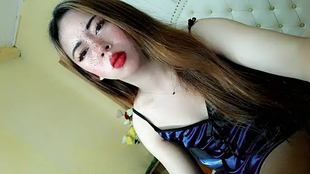 Snapshot of Seductive_sophie chatting on May 2026 01:55:01 AM Seductive sophie online show from May 2026 01:55:01 AM