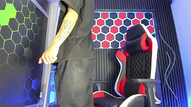 Max Hader  online show from March 2026 03:01:01 AM