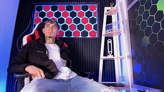 Max Hader  online show from March 2026 02:44:01 AM