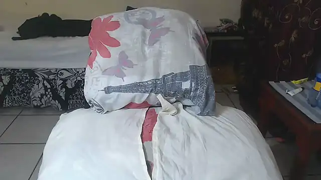 Snapshot of Moiii_Lekker_Meddei chatting on July 2026 05:27:02 AM Moiii Lekker Meddei online show from July 2026 05:27:02 AM