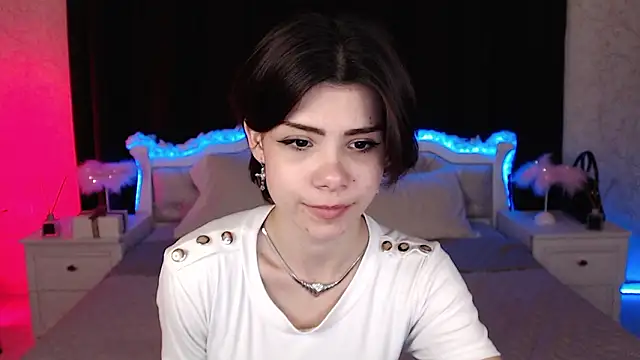 llittle-peachh online show from March 2026 04:00:01 PM