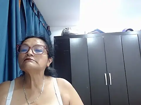 Snapshot of _BellaNocturna chatting on May 2026 02:41:01 AM BellaNocturna online show from May 2026 02:41:01 AM