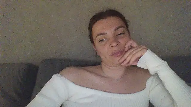 Luna2547 online show from April 2026 06:16:02 PM