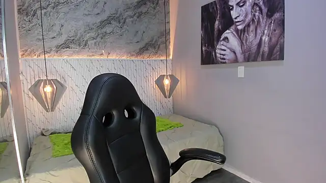 Esmeralda  18 online show from April 2026 07:50:02 PM