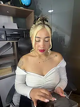 ManuelaVeeleez online show from July 2026 05:14:02 AM