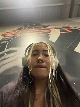 ManuelaVeeleez online show from July 2026 02:47:01 AM