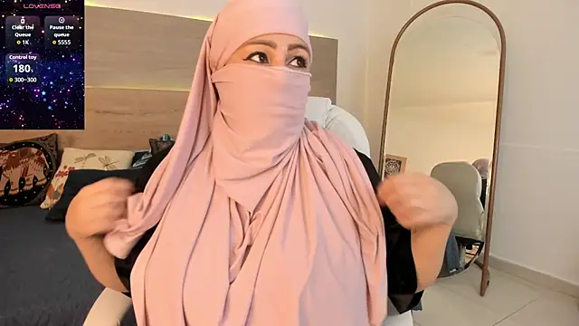 Snapshot of _Azahaaraa_ chatting on March 2026 05:46:01 AM Azahaaraa online show from March 2026 05:46:01 AM