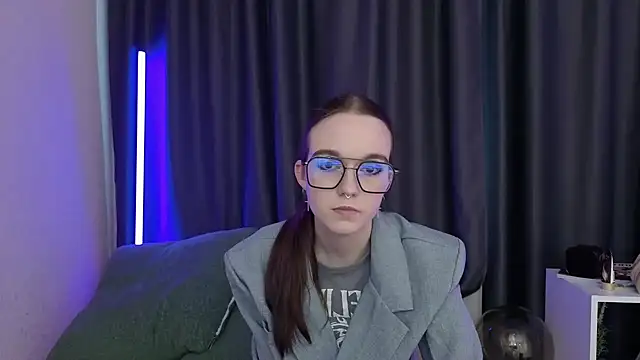 SunyLily online show from June 2026 06:40:01 AM
