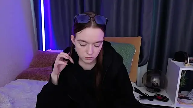 SunyLily online show from June 2026 06:39:01 AM