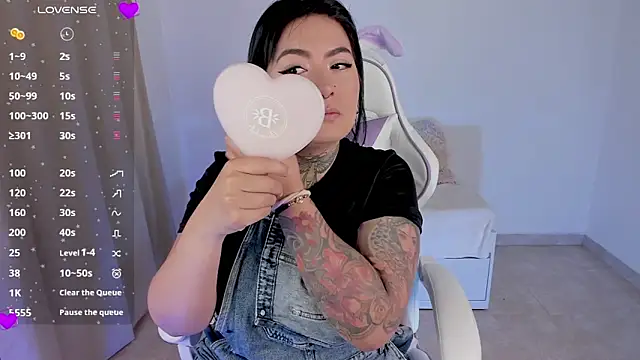 Snapshot of heeyy_kitty chatting on April 2026 01:41:01 PM heeyy kitty online show from April 2026 01:41:01 PM