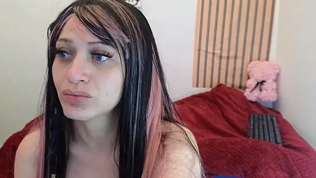 Caroline hernandes online show from April 2026 02:17:02 PM