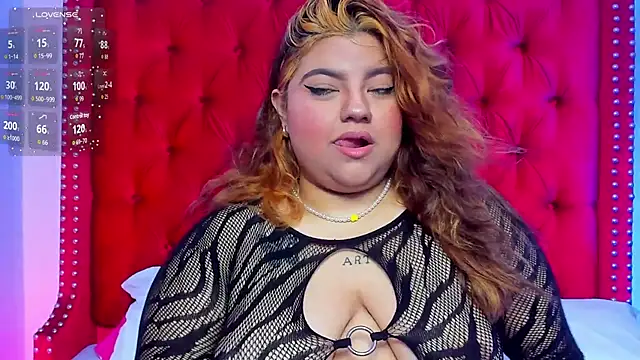 Snapshot of SunnyHoney_ chatting on June 2026 11:51:02 AM SunnyHoney online show from June 2026 11:51:02 AM
