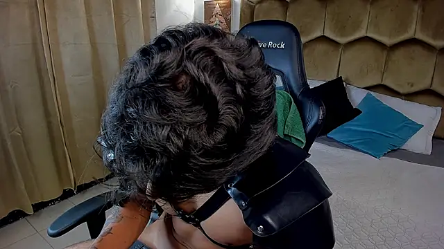 Emmet CollinsJS online show from April 2026 07:45:01 AM