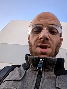 Snapshot of CirclingClass chatting on January 2025 12:47:01 AM CirclingClass online show from January 2025 12:47:01 AM