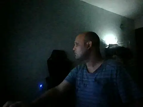 Snapshot of Heavy_RebellxX chatting on March 2026 04:39:01 AM Heavy RebellxX online show from March 2026 04:39:01 AM