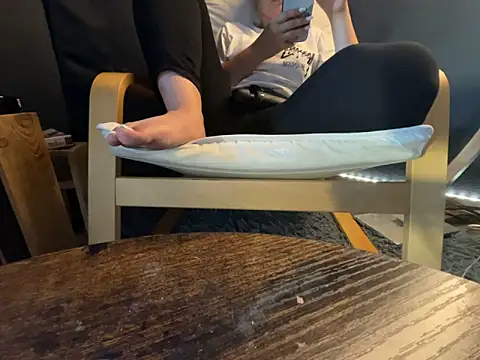 Snapshot of aleexii_s chatting on May 2026 04:15:01 PM aleexii s online show from May 2026 04:15:01 PM