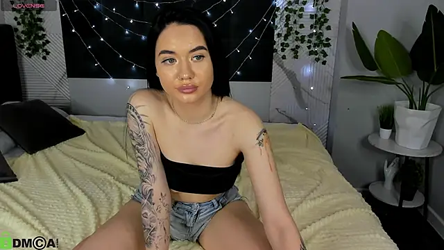 L1llian Lee online show from March 2026 11:38:02 AM