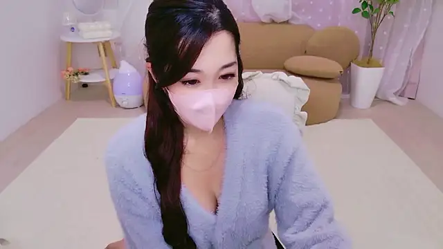 YURIKAsan  online show from April 2026 12:17:02 PM