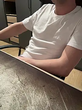 Nira16 online show from March 2026 07:52:01 PM