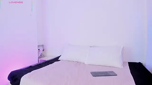 Eve-01 online show from April 2026 07:28:01 PM