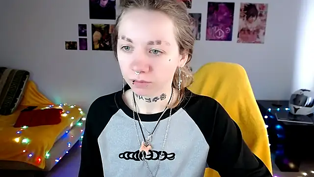 Nica Kawaii online show from April 2026 10:19:02 AM