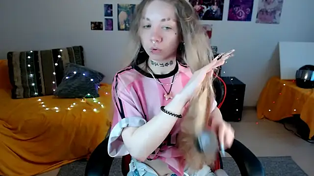 Nica Kawaii online show from June 2026 12:38:02 PM
