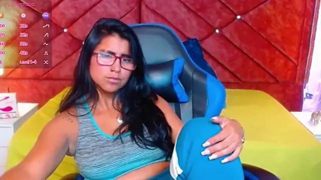 Alisha Gamskar13 online show from May 2026 02:45:01 PM